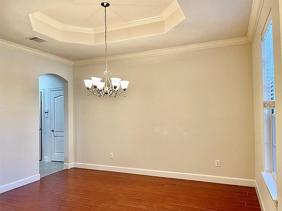 4th image of 811 Admiral Bay Ln