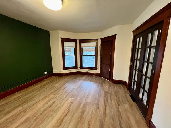 627 S Hale St Floor 2, Wheaton, IL 60187