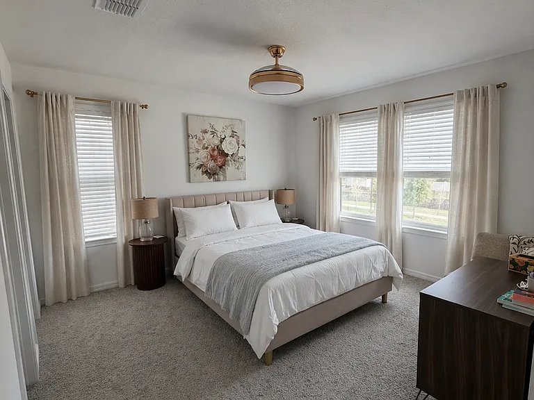 Upstairs Bedroom w Ensuite