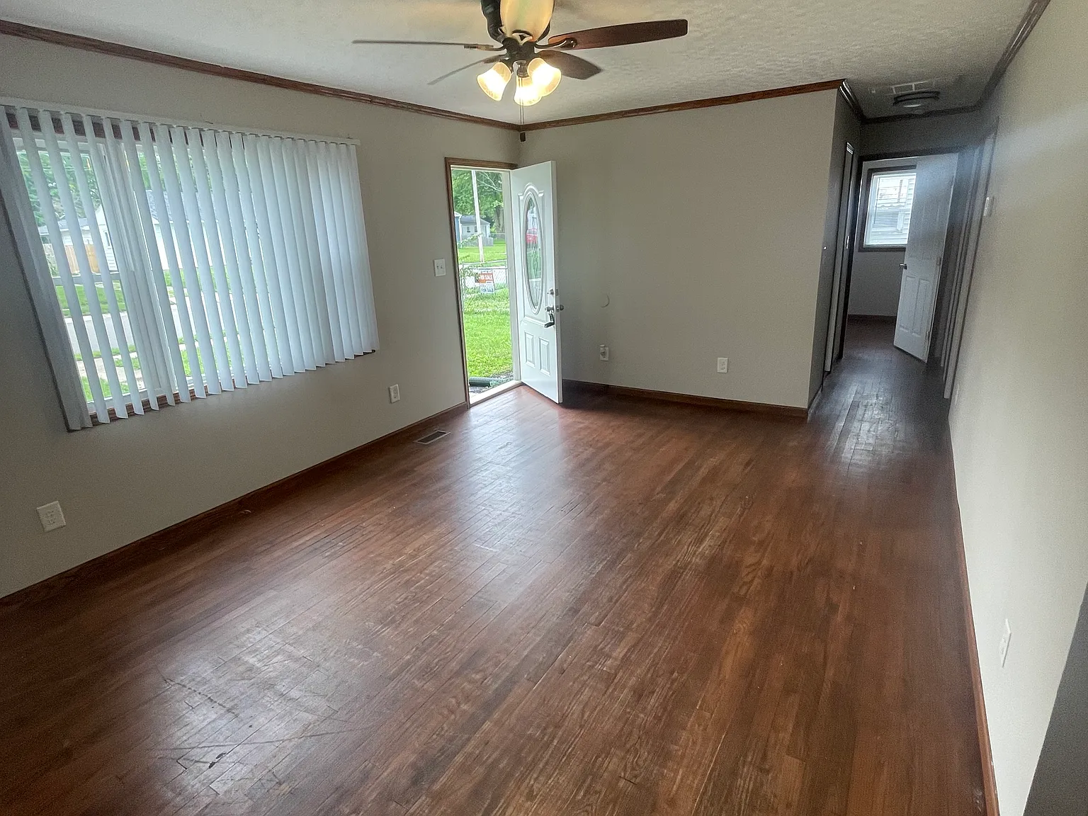 3 bed, 816 sqft, $1,300 — Photo 3