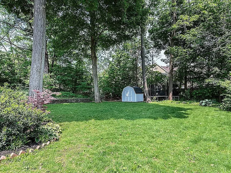 18 Pond St — Photo 9