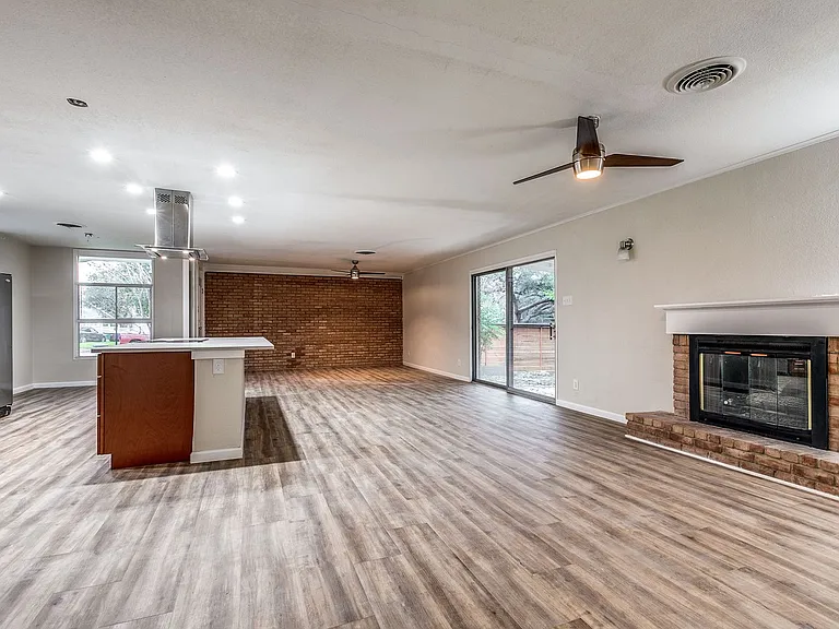 511 E Hathaway Dr — Photo 8