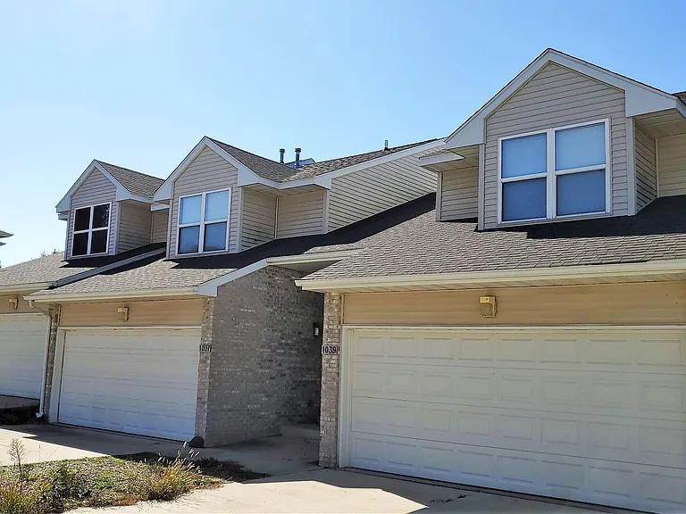 1039 Scott Park Dr — Photo 2
