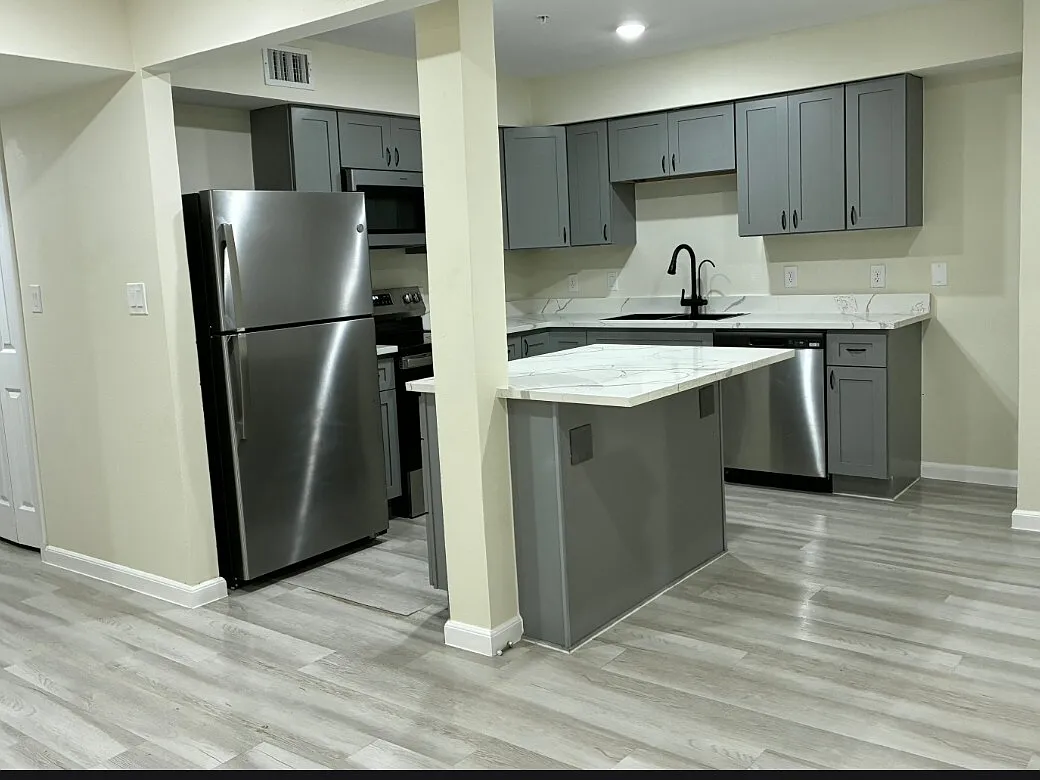 355 N 18th St — Photo 1