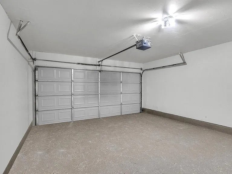 1413 Baffin Cv — Photo 32