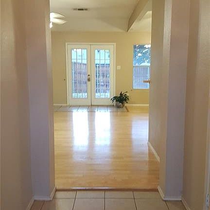 2nd image of 913 Applewood Dr