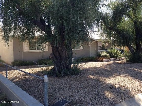 2nd image of 1221 E Las Palmaritas Dr