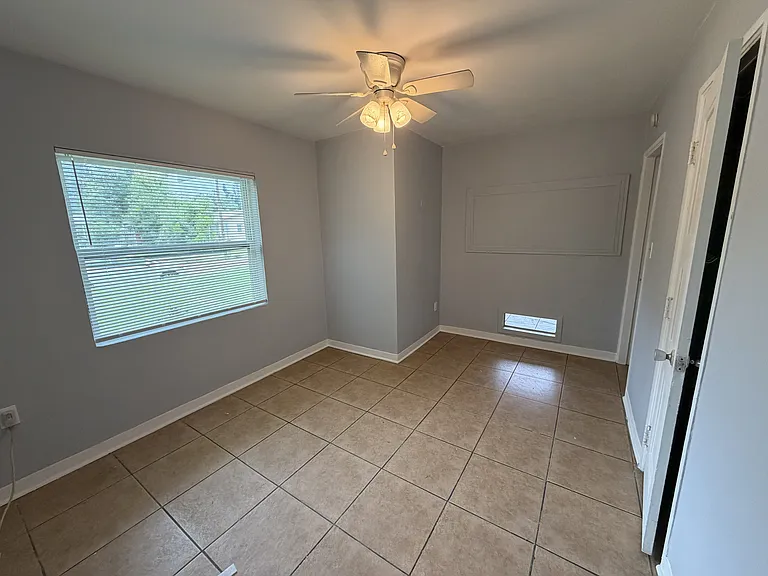 370 3rd St NW #1 — Photo 9