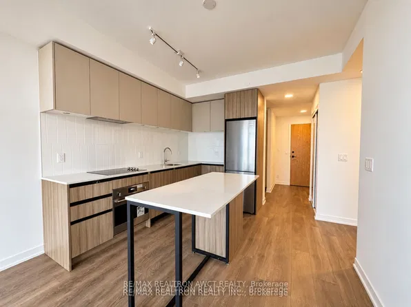 7950 Bathurst St, Vaughan, ON