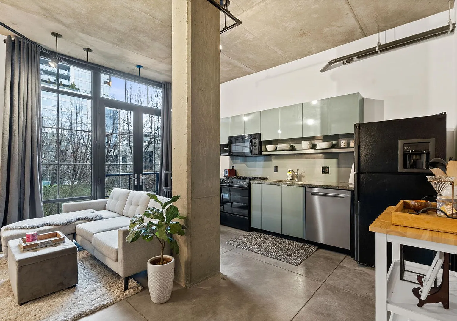 **Furnished** Streetcar Lofts Studio W/Parking/Storage/Juliette Balcony/Fitness Center/Courtyard ... — Photo 4