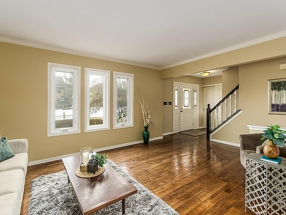 3rd image of 5816 Whitecraigs Ct