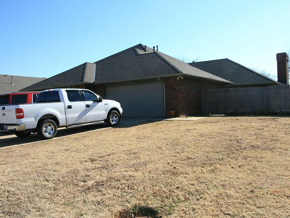 1st image of 2706 Silvertree Dr