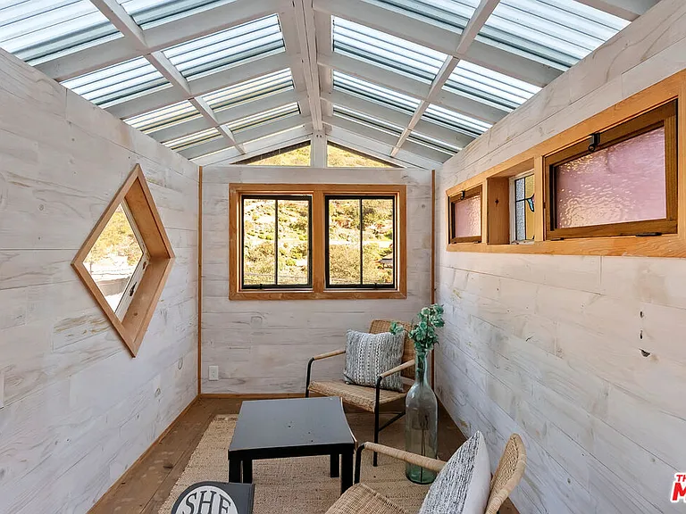 1653 N Beverly Glen Blvd — Photo 18