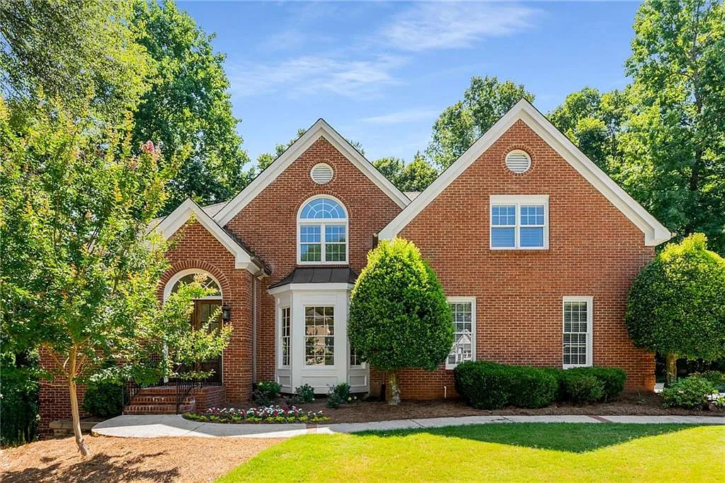 5 bed, 4.5 bath, 6778 sqft, $5,400 — Photo 1