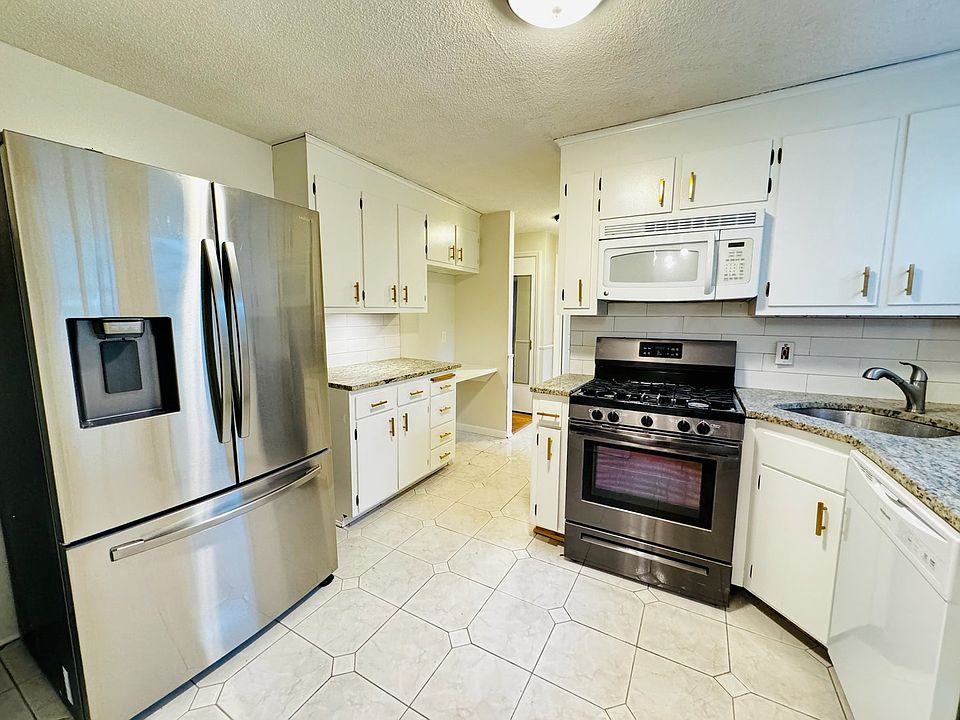 1st image of 15 Lewis Ln