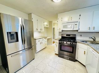 15 Lewis Ln, West Hartford, CT 06110