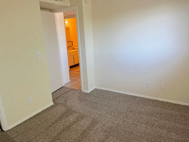 604 Chama St SE — Photo 5