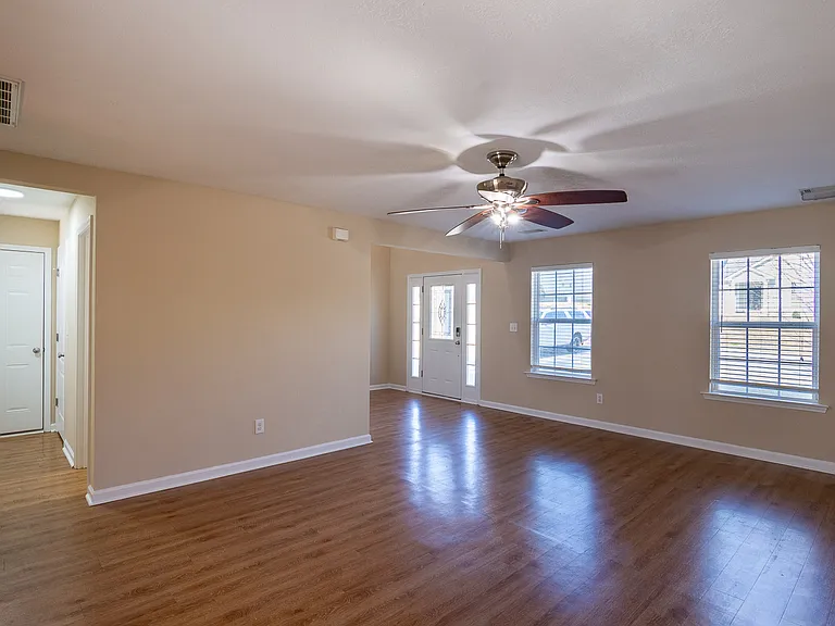 700 Keyes Dr — Photo 6