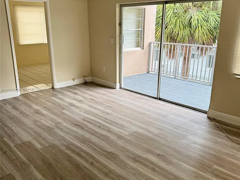 9390 E Bay Harbor Dr #10 — Photo 4