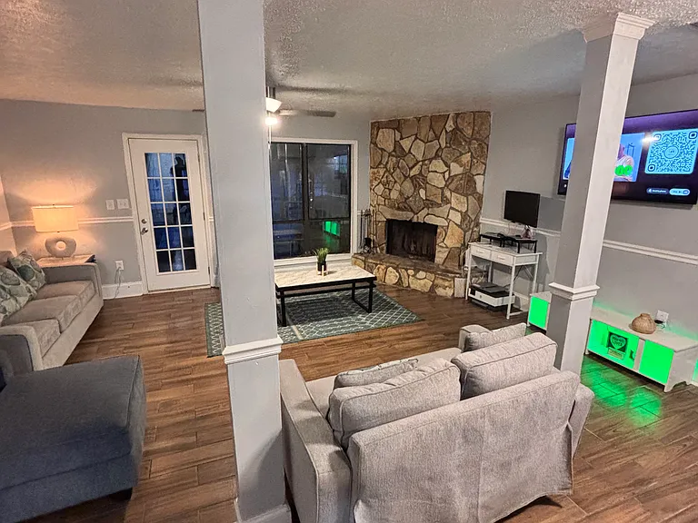 303 Leisure Lake Dr — Photo 2