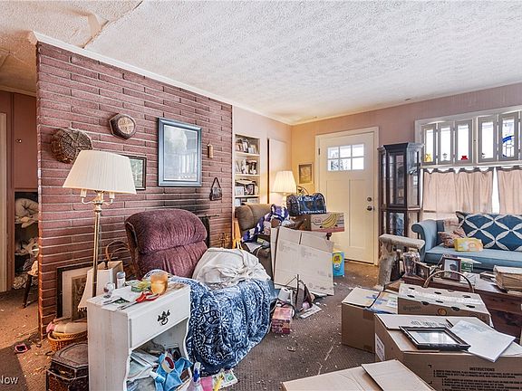 4th image of 360 Erskine Ave