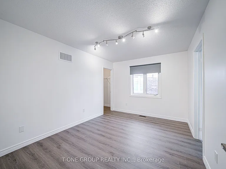 60 Lewis Ave — Photo 34