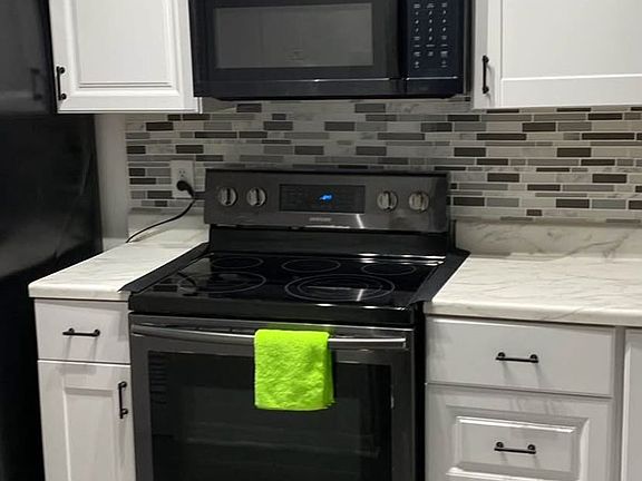 2nd image of 16 Silver Oak Cir #1