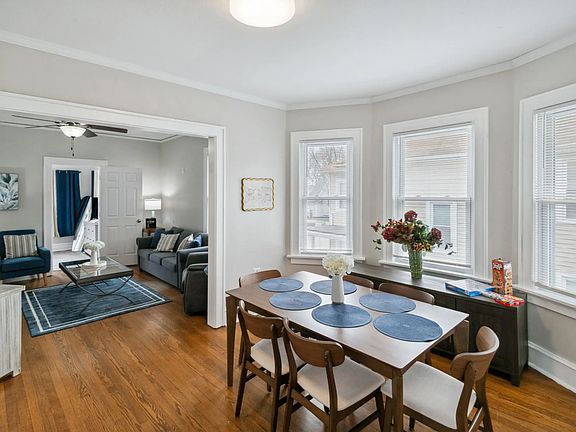 2nd image of 522 N Sheridan Rd #2