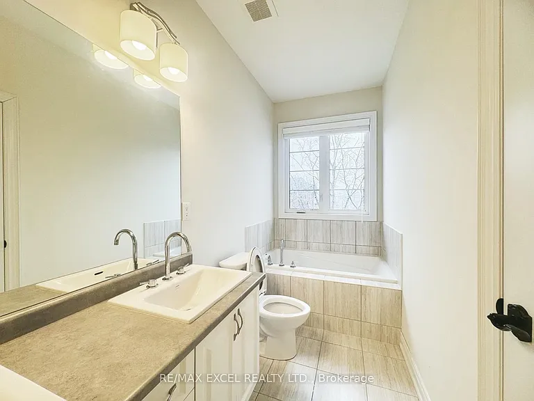 28 Island Green Ln — Photo 12