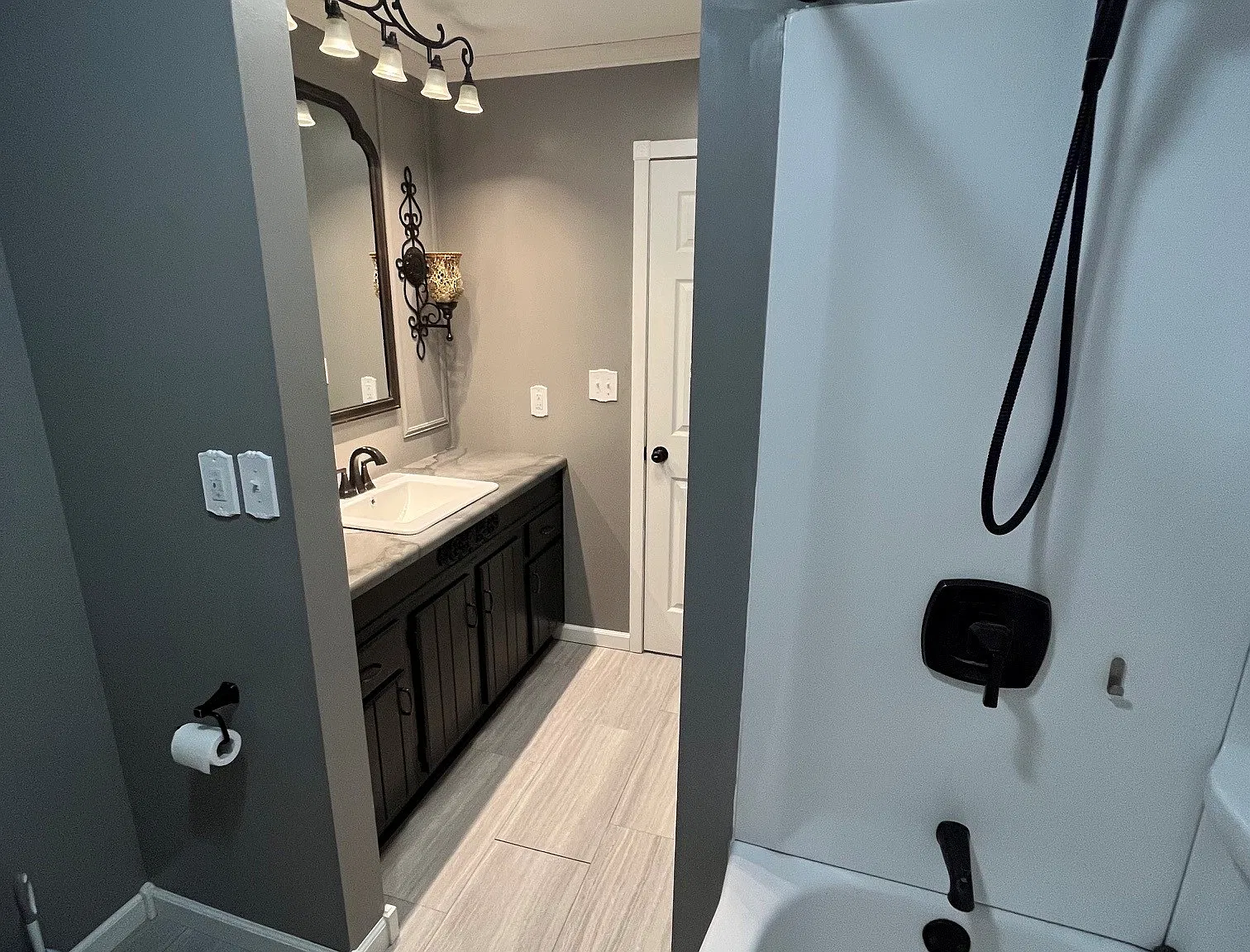 2 bed, 1.5 bath, 1205 sqft, $1,350 — Photo 2