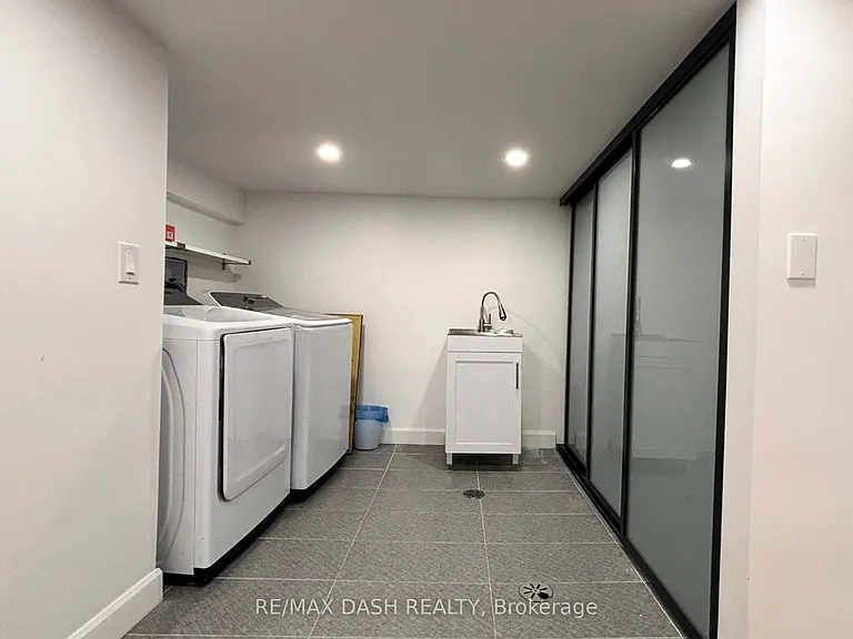 3312 Bathurst St — Photo 23