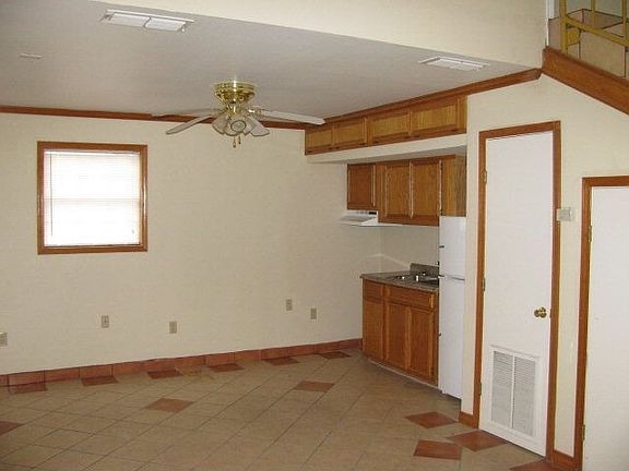 3rd image of 550 W Palm Blvd