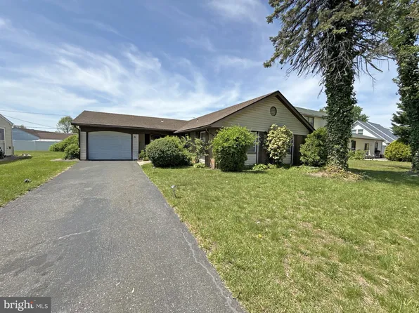 31 Henderson Ln, Willingboro, NJ 08046