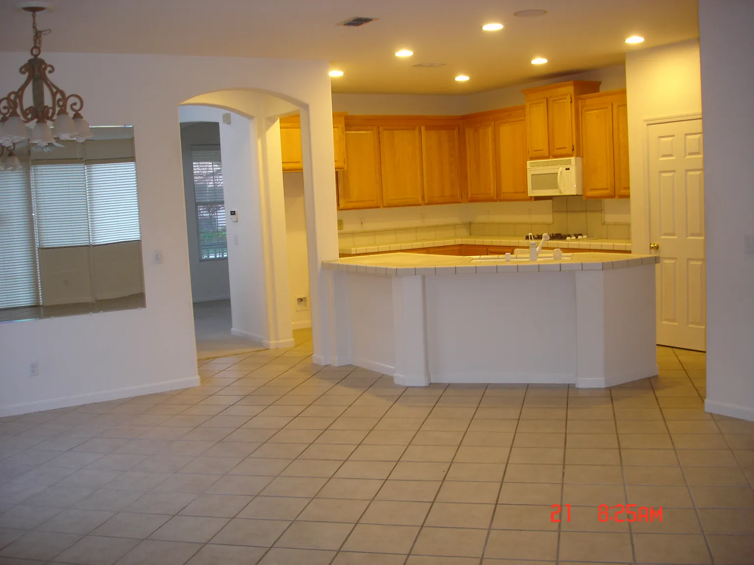 4 bed, 2428 sqft, $3,300 — Photo 4