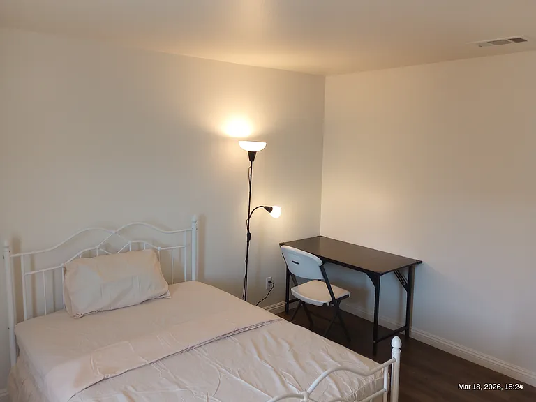 De La Valle Dr — Photo 12