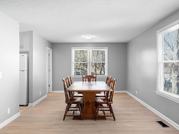 5th image of 191 Evergreen Cir