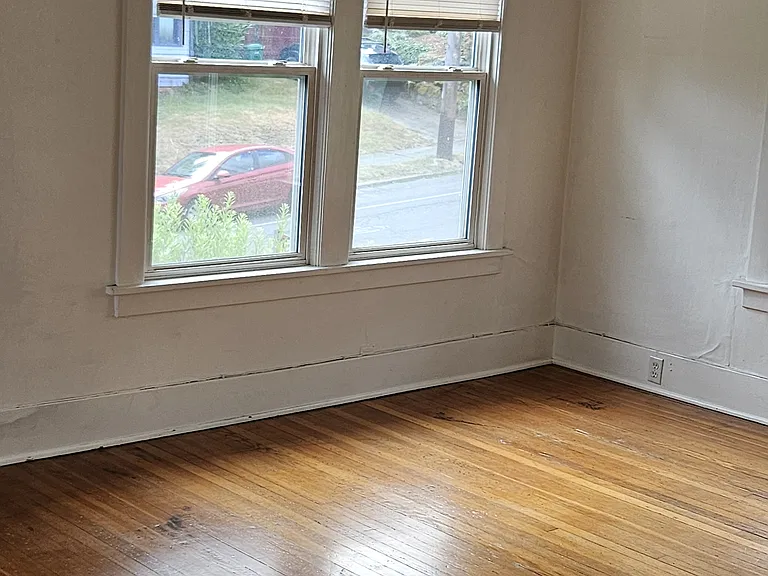 3315 E Howell St — Photo 6
