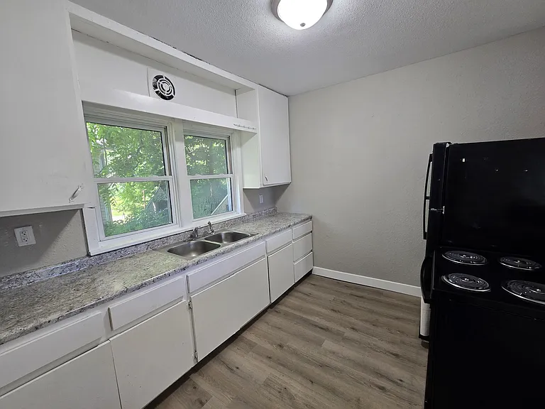 707 Webster St — Photo 13
