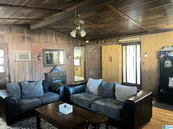 810 W 39th St, Anniston, AL 36201