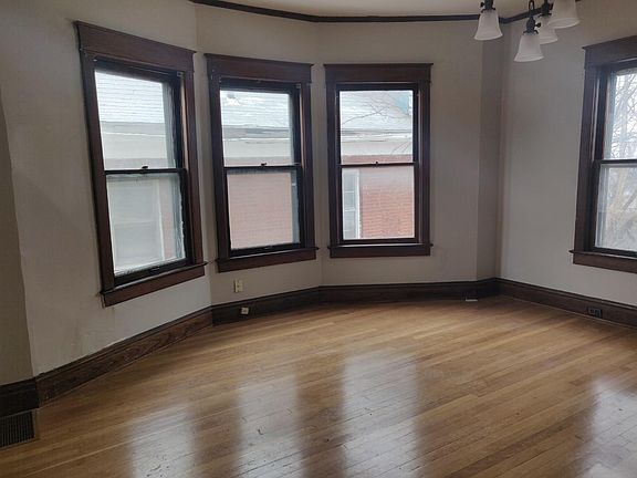 5th image of 3517 Windsor Ave