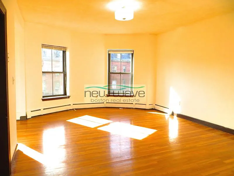 2 bed, 999 sqft, $3,800 — Photo 2