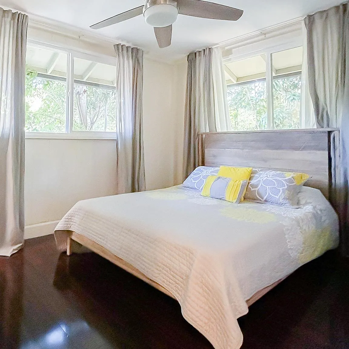 3 bed, 1.5 bath, 924 sqft, $4,900 — Photo 1