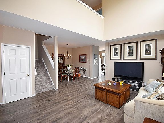 4th image of 261 Tower Hill Dr