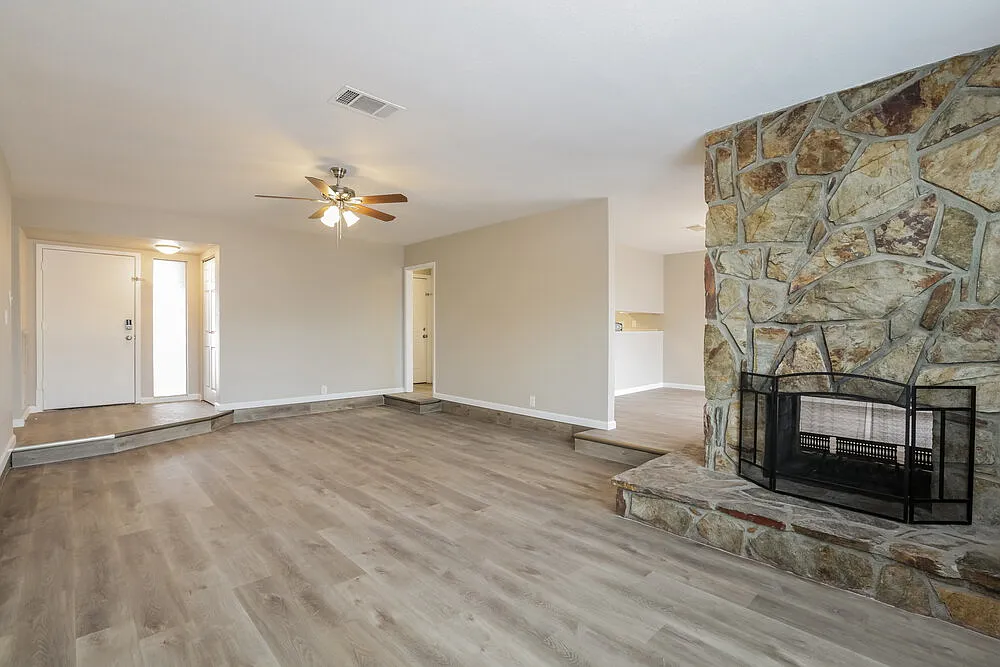 3 bed, 2.0 bath, 1620 sqft, $2,330 — Photo 4