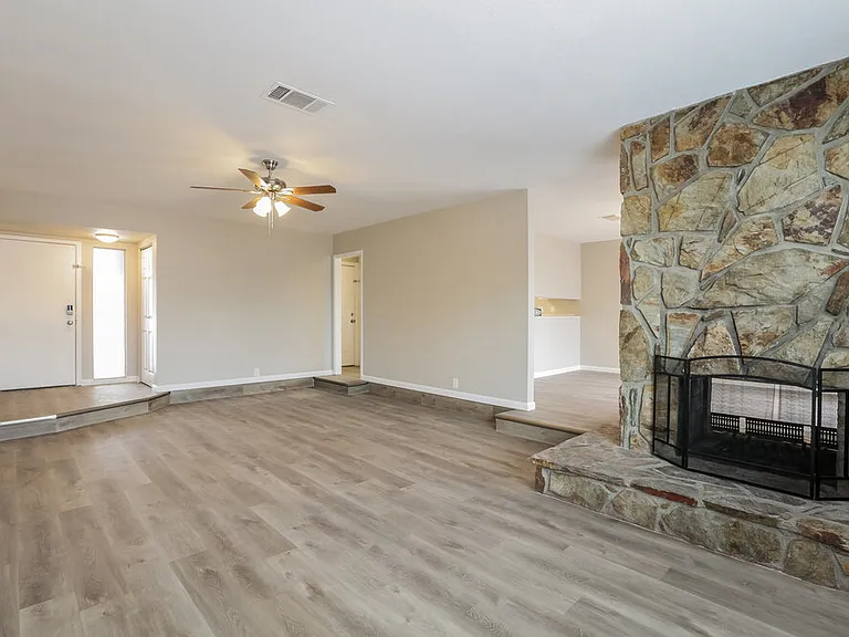 8116 Eginton Ave — Photo 4