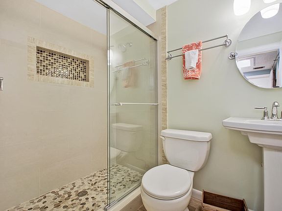 3rd image of 6827 12 Oaks Blvd