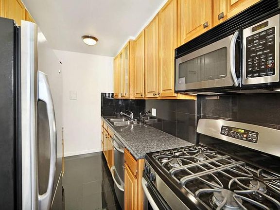 3rd image of 400 Central Park W APT 4X