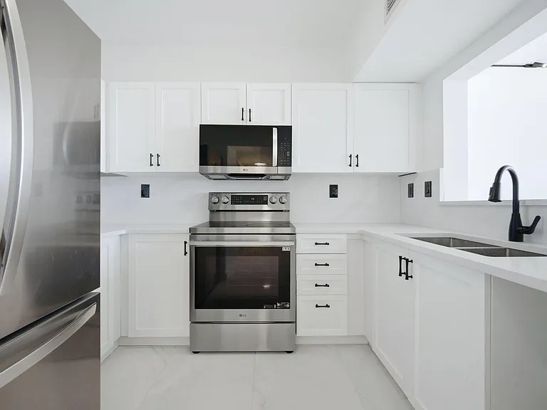3020 NE 32nd Ave #1407 — Photo 8