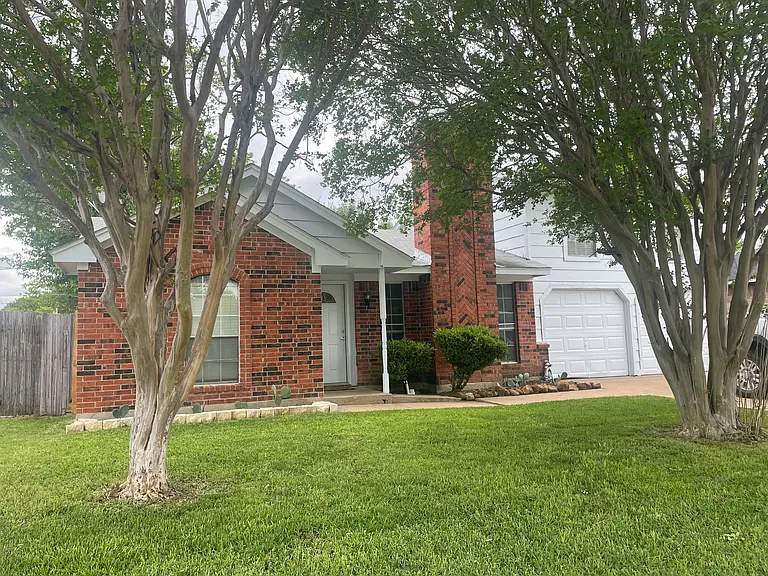 628 S Waxahachie St — Photo 10