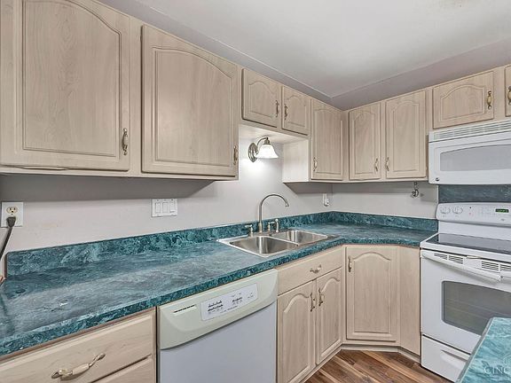 3rd image of 58 Twin Lakes Dr